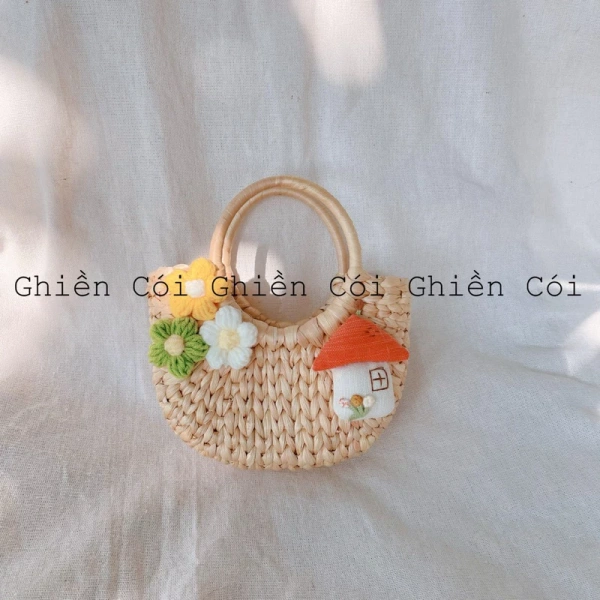 Người lớn có thể hướng dẫn bé cầm tay cầm bằng cách đưa tay lên, giữ nhẹ và tránh kéo mạnh. (Ảnh 5) Người lớn có thể hướng dẫn bé cầm tay cầm bằng cách đưa tay lên, giữ nhẹ và tránh kéo mạnh. (Ảnh 5)