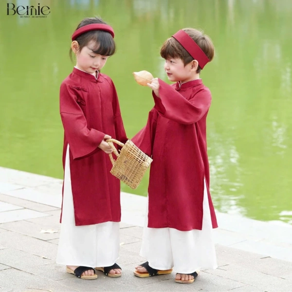 Khi bộ áo dài Tết đỏ đôi cho bé vừa vừa trở thành thách thức sau vài tháng tăng cân - Ảnh 4 Khi bộ áo dài Tết đỏ đôi cho bé vừa vừa trở thành thách thức sau vài tháng tăng cân - Ảnh 4
