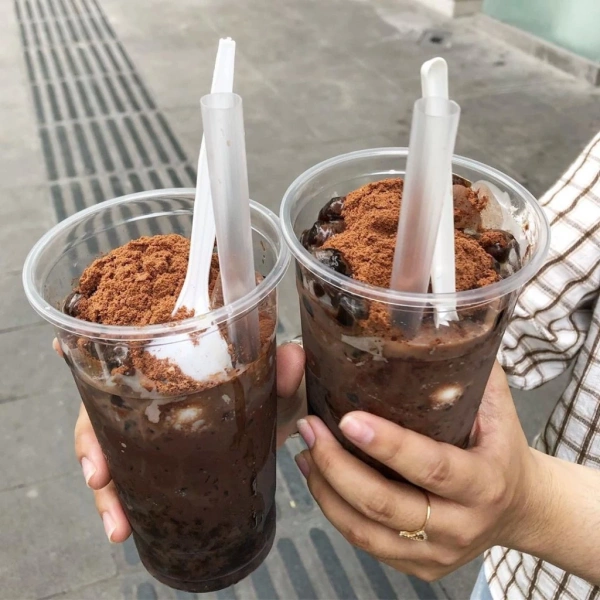 Trên thị trường, bạn sẽ gặp hai loại bột khá phổ biến: bột sữa socola (thường có đường và các thành phần phụ) và bột cacao nguyên chất (không đường, chỉ cacao). (Ảnh 4) Trên thị trường, bạn sẽ gặp hai loại bột khá phổ biến: bột sữa socola (thường có đường và các thành phần phụ) và bột cacao nguyên chất (không đường, chỉ cacao). (Ảnh 4)