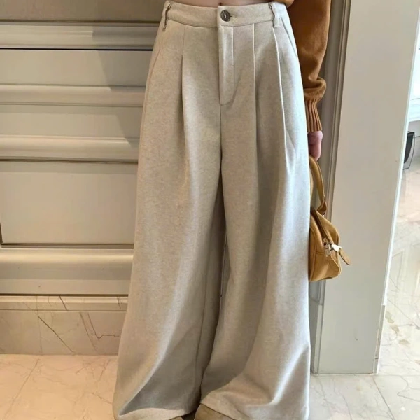 Việc lựa chọn size không chỉ dựa vào số đo eo mà còn phải xét đến chiều cao lưng, độ dày của vải và cách phối đồ. (Ảnh 2)