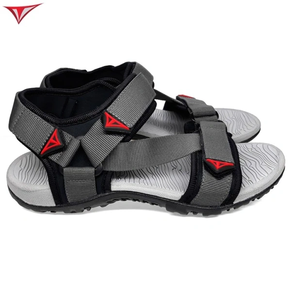 Dù bạn đã mua được một đôi sandal chất lượng, việc chăm sóc đúng cách vẫn là yếu tố then chốt. (Ảnh 4)