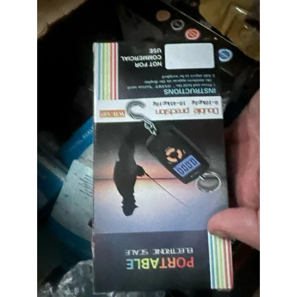 Đây là một mẫu cân điện tử phổ biến được bán với mức giá dưới 40.000 VNĐ sau khi giảm giá. (Ảnh 2)