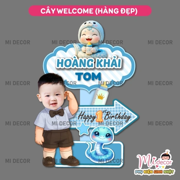 Bên cạnh cây, có thể sắp xếp một vài khung ảnh hoặc backdrop có cùng tông màu. (Ảnh 5)