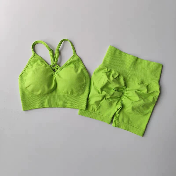 Dưới đây là những tiêu chí quan trọng mà người tập nên cân nhắc khi mua sắm trang phục yoga, đặc biệt là khi muốn duy trì cảm giác thoáng mát mà không lo bị trượt. (Ảnh 3)