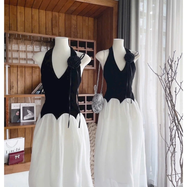 Đầm có lớp lót nhung thường được thiết kế với lớp vải mỏng (voan, lụa) phủ lên phía ngoài, trong khi lót nhung tạo nên “cốt” vững chắc. (Ảnh 4) Đầm có lớp lót nhung thường được thiết kế với lớp vải mỏng (voan, lụa) phủ lên phía ngoài, trong khi lót nhung tạo nên “cốt” vững chắc. (Ảnh 4)
