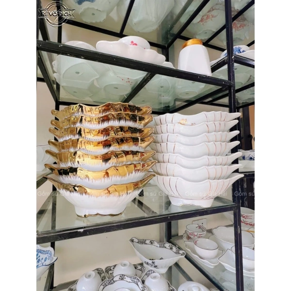 Khi chọn bát gốm sứ cho mâm cúng, không ngờ kích thước lại ảnh hưởng đến không gian bếp. - Ảnh 1
