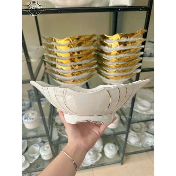 Hiện nay, trên các kênh bán hàng như Shopee, Lazada và các cửa hàng gốm sứ truyền thống, có rất nhiều mẫu bát khác nhau về kích thước, thiết kế và giá thành. (Ảnh 4)