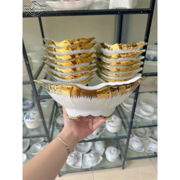 Khi chọn bát gốm sứ cho mâm cúng, không ngờ kích thước lại ảnh hưởng đến không gian bếp. - Ảnh 5