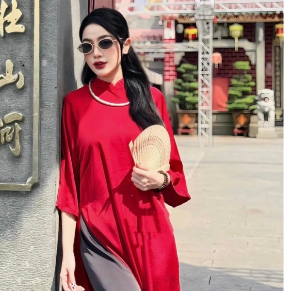 Ví dụ, Mắt Kính Chống Nắng Phụ Kiện Chụp Hình Áo Dài (giá giảm từ 72.570 VND xuống 59.000 VND) được thiết kế với gọng kim loại màu vàng, tròng không độ, và khung nhẹ không gỉ. (Ảnh 4) Ví dụ, Mắt Kính Chống Nắng Phụ Kiện Chụp Hình Áo Dài (giá giảm từ 72.570 VND xuống 59.000 VND) được thiết kế với gọng kim loại màu vàng, tròng không độ, và khung nhẹ không gỉ. (Ảnh 4)