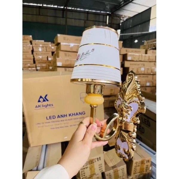 Không phải mọi vị trí trên tường đều phù hợp để lắp đèn, việc lựa chọn góc và chiều cao lắp đặt sẽ quyết định hiệu quả ánh sáng. (Ảnh 3) Không phải mọi vị trí trên tường đều phù hợp để lắp đèn, việc lựa chọn góc và chiều cao lắp đặt sẽ quyết định hiệu quả ánh sáng. (Ảnh 3)