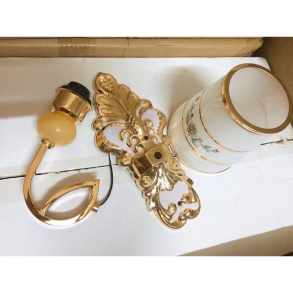 Việc lựa chọn đèn tường không chỉ dựa trên màu sắc mà còn phụ thuộc vào kích thước, chất liệu và khả năng lắp đặt. (Ảnh 4) Việc lựa chọn đèn tường không chỉ dựa trên màu sắc mà còn phụ thuộc vào kích thước, chất liệu và khả năng lắp đặt. (Ảnh 4)