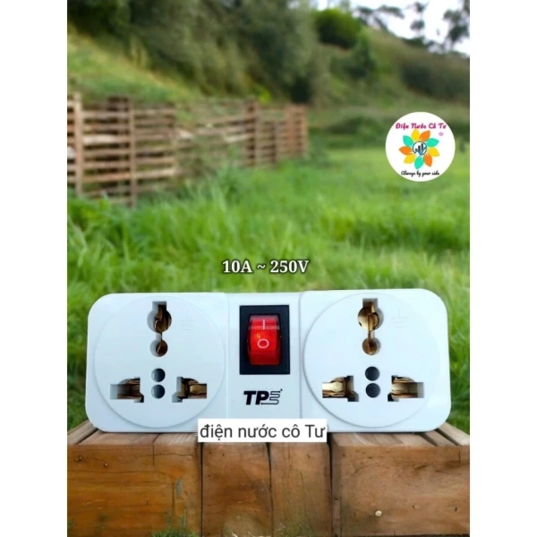 Khi công tắc phụ trên ổ cắm đa năng du lịch xuất hiện, việc sạc đồng thời nhiều thiết bị trở nên bất ngờ khó kiểm soát. - Ảnh 3 Khi công tắc phụ trên ổ cắm đa năng du lịch xuất hiện, việc sạc đồng thời nhiều thiết bị trở nên bất ngờ khó kiểm soát. - Ảnh 3