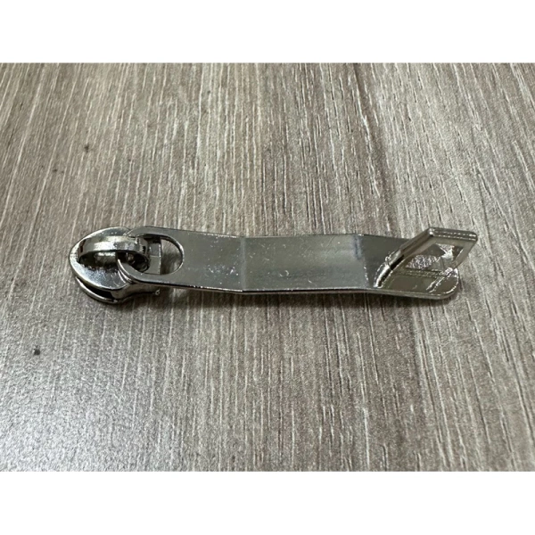 Mặc dù đầu kéo chỉ là một bộ phận nhỏ, nhưng hậu quả khi nó không hoạt động chuẩn lại đáng kể, đặc biệt trong bối cảnh di chuyển bằng máy bay hoặc tàu hỏa, nơi thời gian và an toàn rất quan trọng. (Ảnh 2) Mặc dù đầu kéo chỉ là một bộ phận nhỏ, nhưng hậu quả khi nó không hoạt động chuẩn lại đáng kể, đặc biệt trong bối cảnh di chuyển bằng máy bay hoặc tàu hỏa, nơi thời gian và an toàn rất quan trọng. (Ảnh 2)