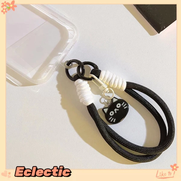 Dù có vẻ bề ngoài rực rỡ, nhưng khi thực tế sử dụng trong các hoạt động hằng ngày, dây đeo điện thoại không phải lúc nào cũng “hợp người”. (Ảnh 3) Dù có vẻ bề ngoài rực rỡ, nhưng khi thực tế sử dụng trong các hoạt động hằng ngày, dây đeo điện thoại không phải lúc nào cũng “hợp người”. (Ảnh 3)