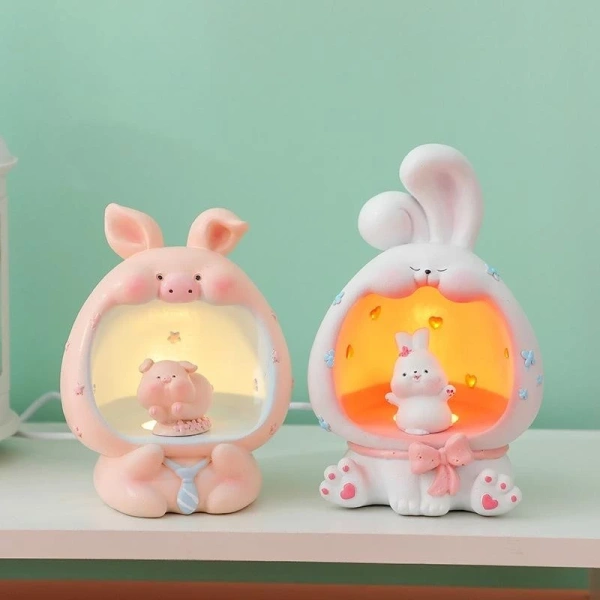 Với những tiêu chí trên, đèn ngủ hình thú cưng cực dễ thương được mô tả là: kích thước 13x7 cm, chất liệu nhựa cứng cao cấp, có dây cắm USB và nút bật tắt tiện lợi. (Ảnh 5)