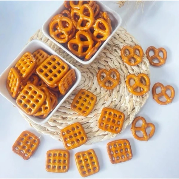 Khi đồ trang trí bánh tưởng đơn giản nhưng thực tế lại gây rắc rối trong mỗi bữa tiệc. - Ảnh 1