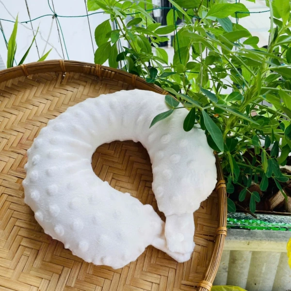Những chiến lược này cộng hưởng với chức năng của gối kê cổ, tạo nên một “hệ thống an toàn” cho cả gia đình. (Ảnh 4)