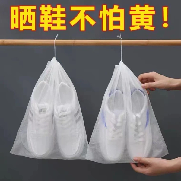 Khi giày du lịch vẫn không bám bụi sau một tuần dài nhờ túi bảo quản chống nắng. - Ảnh 1