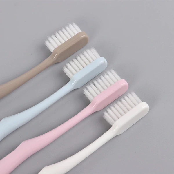 Combo 3 bộ bàn chải đánh răng có hộp bảo vệ kèm khăn tắm nén là một bộ sản phẩm được thiết kế riêng cho những người yêu thích du lịch và hoạt động ngoài trời. (Ảnh 4)