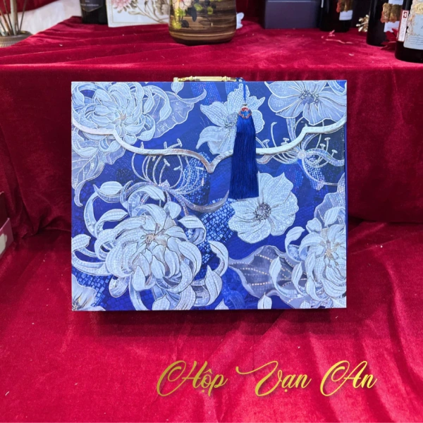 Lần đầu tiên một doanh nghiệp vừa khởi nghiệp trong lĩnh vực dịch vụ phần mềm quyết định tặng bộ quà này cho 30 đối tác chiến lược, kết quả thực tế cho thấy tăng 12% tỉ lệ phản hồi tích cực và 7% doanh thu mới từ các dự án hợp tác kéo dài 6 tháng. (Ảnh 4) Lần đầu tiên một doanh nghiệp vừa khởi nghiệp trong lĩnh vực dịch vụ phần mềm quyết định tặng bộ quà này cho 30 đối tác chiến lược, kết quả thực tế cho thấy tăng 12% tỉ lệ phản hồi tích cực và 7% doanh thu mới từ các dự án hợp tác kéo dài 6 tháng. (Ảnh 4)