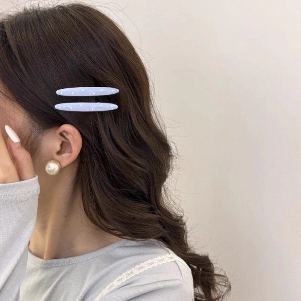 Dựa trên những tiêu chí đã đề cập ở trên, mẫu kẹp tóc kim loại BB đang được giới trẻ ưa chuộng không chỉ vì màu sắc đa dạng mà còn vì chất lượng chế tạo. (Ảnh 5)