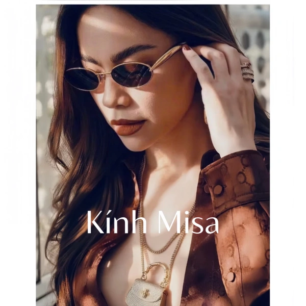 Khi kính nữ clip thật trượt khỏi tóc trong những phút bận rộn, chi tiết này thường bị người dùng bỏ qua. - Ảnh 1
