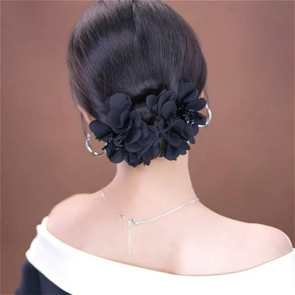 Kẹp tóc hoa đơn giản thời trang Hàn Quốc là một sản phẩm được thiết kế với nhiều lớp vải mềm mại, mang lại vẻ đẹp nhẹ nhàng và nữ tính. (Ảnh 3)
