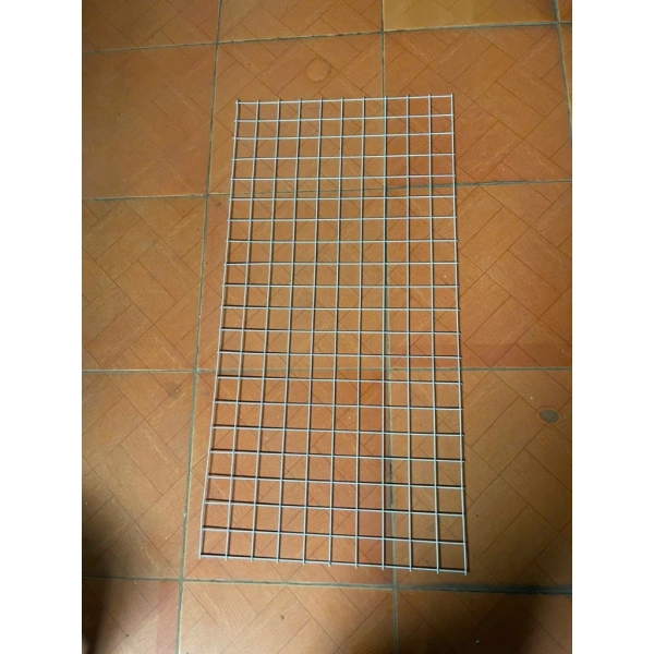 Khi lưới thép sơn tĩnh điện trắng đối mặt với mùa mưa, độ bền thực sự vượt qua kỳ vọng - Ảnh 1 Khi lưới thép sơn tĩnh điện trắng đối mặt với mùa mưa, độ bền thực sự vượt qua kỳ vọng - Ảnh 1