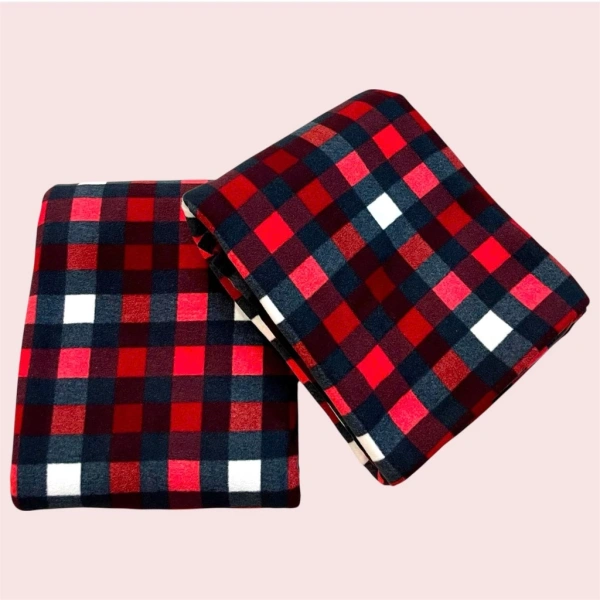 Trong số các lựa chọn trên thị trường, chăn nỉ văn phòng họa tiết kẻ m5-2m (kích thước 1m5 x 2m, trọng lượng 600gr) nổi bật nhờ vào thiết kế vừa nhẹ vừa ấm. (Ảnh 4) Trong số các lựa chọn trên thị trường, chăn nỉ văn phòng họa tiết kẻ m5-2m (kích thước 1m5 x 2m, trọng lượng 600gr) nổi bật nhờ vào thiết kế vừa nhẹ vừa ấm. (Ảnh 4)