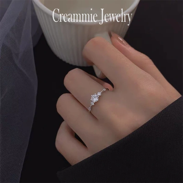 Khi bạn thêm một lớp đá quý vào chiếc nhẫn bạc, giá trị thẩm mỹ và cảm xúc được nâng lên một tầm cao mới. (Ảnh 4)