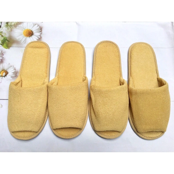 Khi mong đợi cảm giác ấm áp cả ngày, đôi dép nỉ lại khiến chân lúng túng trong phòng máy lạnh - Ảnh 5 Khi mong đợi cảm giác ấm áp cả ngày, đôi dép nỉ lại khiến chân lúng túng trong phòng máy lạnh - Ảnh 5