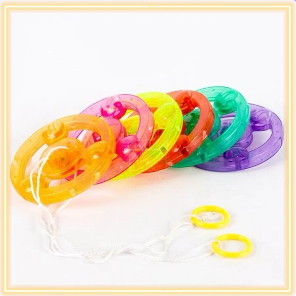 Nguyên liệu chế tạo đóng vai trò quyết định độ an toàn và độ bền của đồ chơi phát sáng. (Ảnh 3) Nguyên liệu chế tạo đóng vai trò quyết định độ an toàn và độ bền của đồ chơi phát sáng. (Ảnh 3)