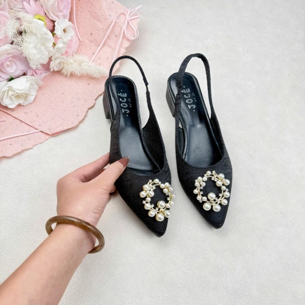 Mặc dù bên ngoài rất hấp dẫn, nhiều người vẫn băn khoăn về cảm giác khi mang cả ngày. (Ảnh 2) Mặc dù bên ngoài rất hấp dẫn, nhiều người vẫn băn khoăn về cảm giác khi mang cả ngày. (Ảnh 2)