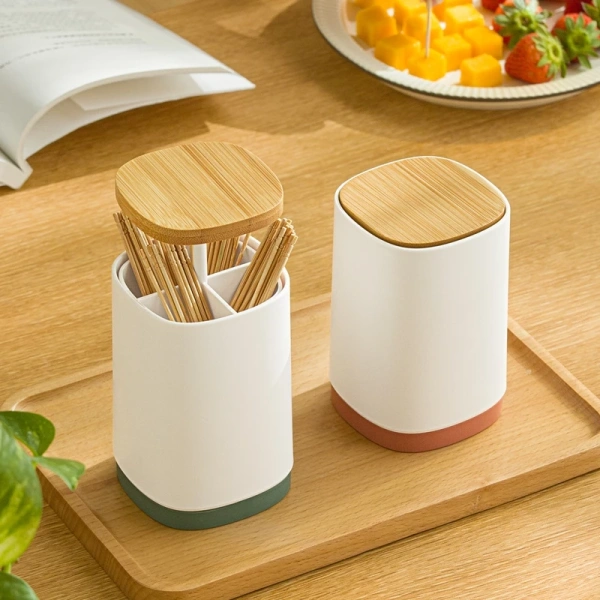 Trong số này, hộp đựng tăm nút bấm tự động, chất liệu nhựa cao cấp sang trọng – cho Tăm bông Chỉ nha khoa Nachuan (giá gốc 170,100 VND, giá ưu đãi 135,000 VND) đang là một lựa chọn hấp dẫn cho người tiêu dùng muốn sự sang trọng nhưng vẫn bảo vệ môi trường nội địa bằng chất liệu nhựa tái chế. (Ảnh 4)