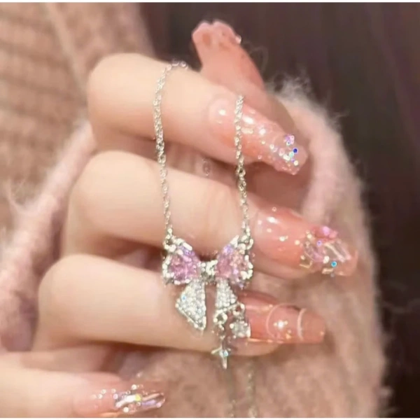 Khi một chiếc vòng cổ tinh tế biến sinh nhật bạn gái thành khoảnh khắc đáng nhớ - Ảnh 2 Khi một chiếc vòng cổ tinh tế biến sinh nhật bạn gái thành khoảnh khắc đáng nhớ - Ảnh 2