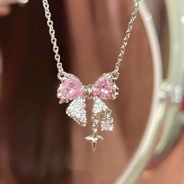 Chọn độ dài phụ thuộc vào kiểu áo cô ấy thường mặc. (Ảnh 3) Chọn độ dài phụ thuộc vào kiểu áo cô ấy thường mặc. (Ảnh 3)