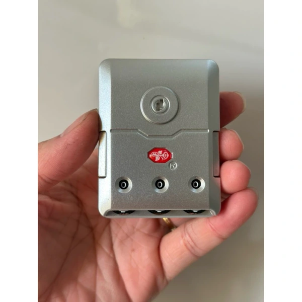 Quyết định thay mới hoặc sửa chữa phụ thuộc vào mức độ hư hại và tần suất sử dụng. (Ảnh 5) Quyết định thay mới hoặc sửa chữa phụ thuộc vào mức độ hư hại và tần suất sử dụng. (Ảnh 5)