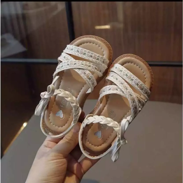 Mua sắm trực tuyến giúp phụ huynh tiết kiệm thời gian, nhất là trong mùa Tết khi lịch trình dày đặc. (Ảnh 5) Mua sắm trực tuyến giúp phụ huynh tiết kiệm thời gian, nhất là trong mùa Tết khi lịch trình dày đặc. (Ảnh 5)