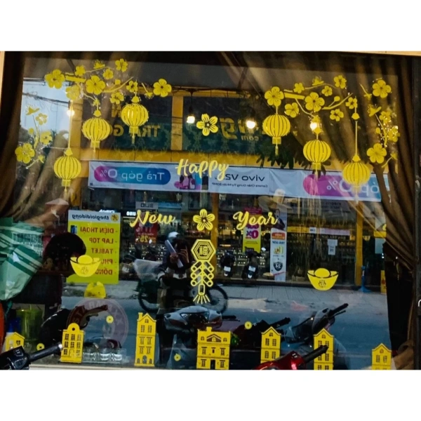 Nhìn chung, Decal PVC của NHŨ ĐẸP -HOẢ TỐC đáp ứng tốt nhất nhu cầu “đẹp, bền, rẻ” cho không gian góc nhà muốn biến hoá nhanh chóng vào dịp Tết. (Ảnh 4) Nhìn chung, Decal PVC của NHŨ ĐẸP -HOẢ TỐC đáp ứng tốt nhất nhu cầu “đẹp, bền, rẻ” cho không gian góc nhà muốn biến hoá nhanh chóng vào dịp Tết. (Ảnh 4)