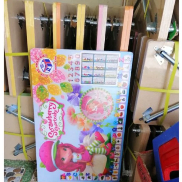 Việc lựa chọn giữa bàn học gập gọn và bàn cố định phụ thuộc vào hoàn cảnh sinh hoạt và thói quen của gia đình. (Ảnh 5)