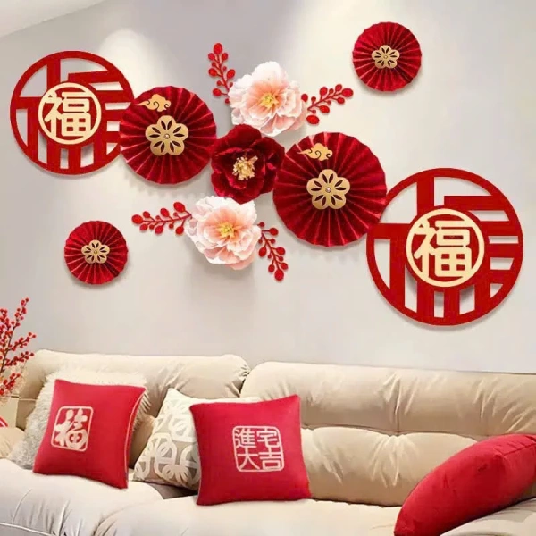 Khi những chiếc quạt giấy đỏ tạo không gian Tết rực rỡ, nhưng lại làm giảm ánh sáng tự nhiên trong phòng - Ảnh 1 Khi những chiếc quạt giấy đỏ tạo không gian Tết rực rỡ, nhưng lại làm giảm ánh sáng tự nhiên trong phòng - Ảnh 1