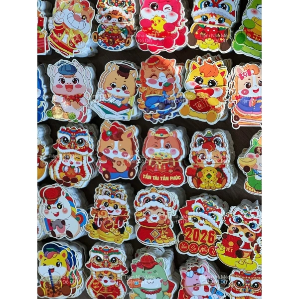Khi những tấm lì xì phản quang lấp lánh bật sáng bất ngờ, mục đích tặng quà đôi khi lại bị lãng quên. - Ảnh 5 Khi những tấm lì xì phản quang lấp lánh bật sáng bất ngờ, mục đích tặng quà đôi khi lại bị lãng quên. - Ảnh 5