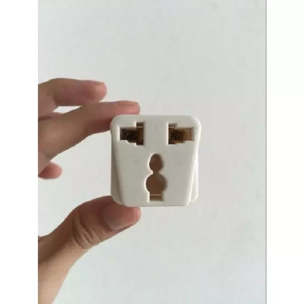Trong các gia đình Việt, chuẩn 220V 50Hz hiện hành mang theo đa dạng kiểu đầu cắm: từ 2 chấu, 3 chấu, cho tới những phiên bản nhập khẩu có chân tròn hoặc hình “L”. (Ảnh 2)