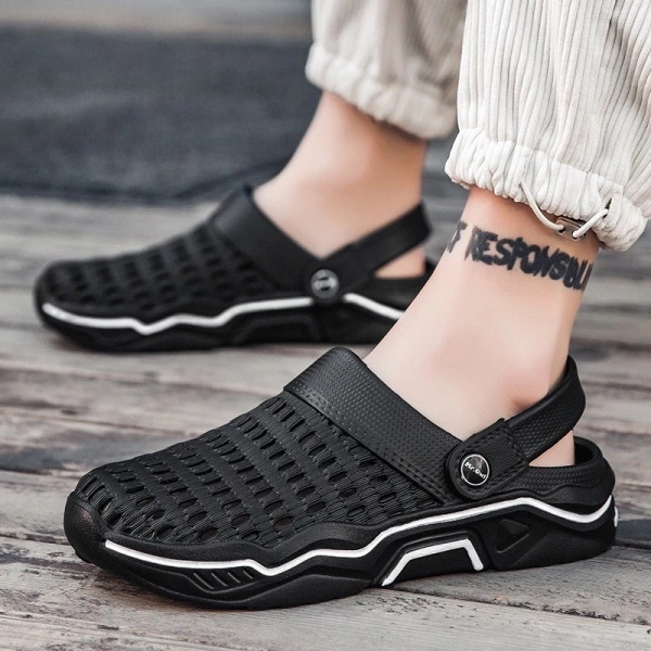 Khi sandal đế xuồng chống trượt cho nam, thoáng khí lại để lại cảm giác ẩm ướt sau mỗi lần dạo bờ biển - Ảnh 1 Khi sandal đế xuồng chống trượt cho nam, thoáng khí lại để lại cảm giác ẩm ướt sau mỗi lần dạo bờ biển - Ảnh 1