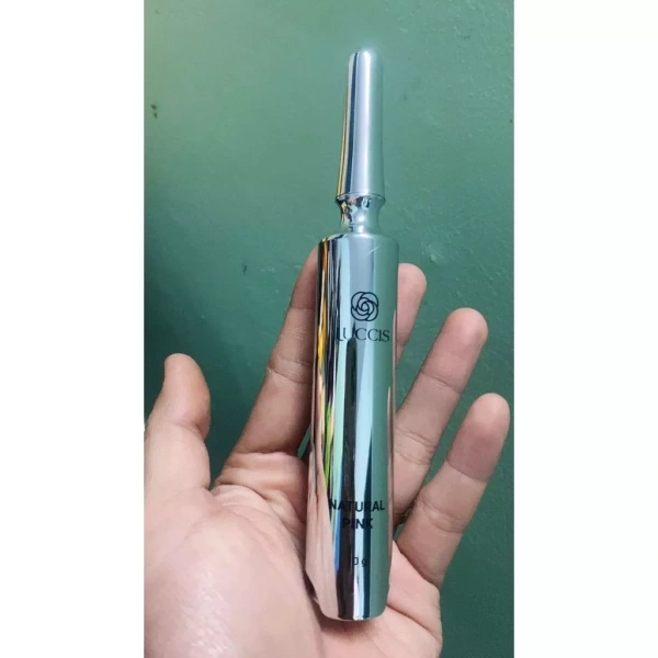 Thị trường hiện nay có nhiều thương hiệu cung cấp gói son môi kết hợp nước hoa, nhưng mức độ chất lượng và giá trị khác nhau. (Ảnh 3) Thị trường hiện nay có nhiều thương hiệu cung cấp gói son môi kết hợp nước hoa, nhưng mức độ chất lượng và giá trị khác nhau. (Ảnh 3)