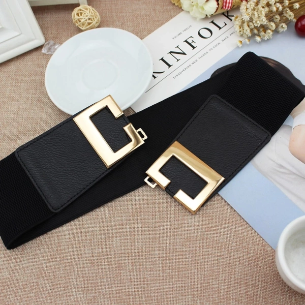 Khi thiết kế thắt lưng có khóa chữ hoa đẹp mắt nhưng độ co giãn lại gây bất ngờ trong việc mặc hàng ngày - Ảnh 4