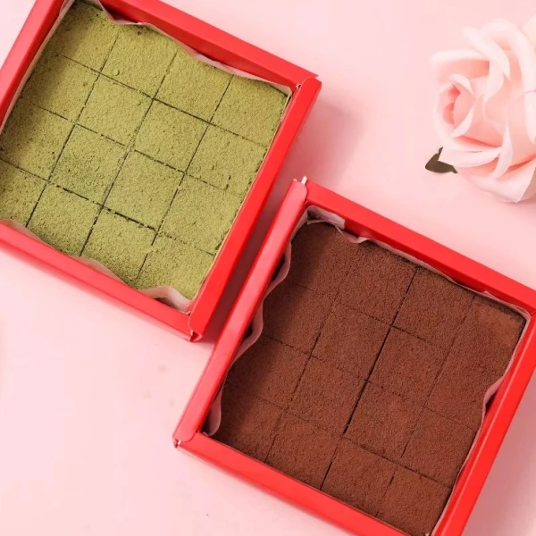 Việc lựa chọn bột cacao hay bột matcha không chỉ ảnh hưởng đến màu sắc mà còn quyết định độ ngậy và hương vị cuối cùng của nama chocolate. (Ảnh 4)