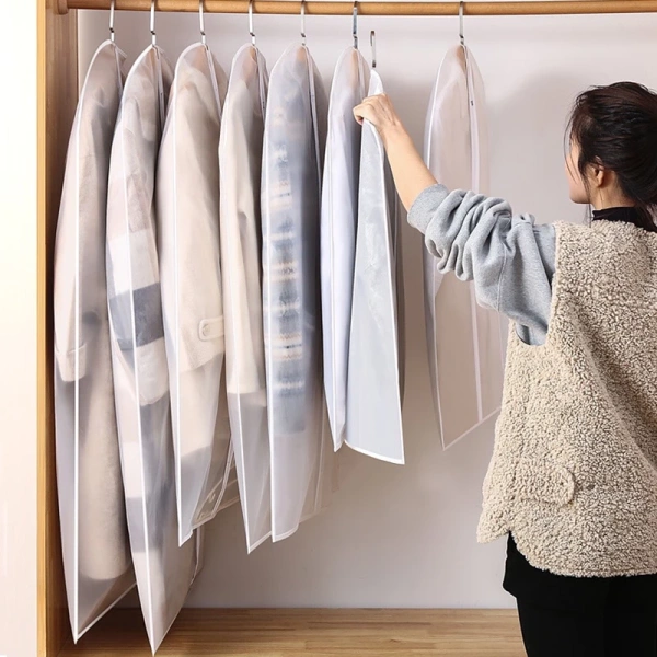Khi túi bọc quần áo có khóa chống thấm thực sự bảo vệ, bạn sẽ bất ngờ khi phát hiện một vài vị trí vẫn thấm nhẹ. - Ảnh 1 Khi túi bọc quần áo có khóa chống thấm thực sự bảo vệ, bạn sẽ bất ngờ khi phát hiện một vài vị trí vẫn thấm nhẹ. - Ảnh 1