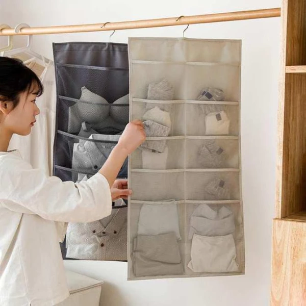 Các giải pháp “cũ kỹ” mà nhiều gia đình vẫn dùng bao gồm: hộp nhựa, ngăn kéo chứa mọi thứ, hoặc các túi nylon cầm tay. (Ảnh 3) Các giải pháp “cũ kỹ” mà nhiều gia đình vẫn dùng bao gồm: hộp nhựa, ngăn kéo chứa mọi thứ, hoặc các túi nylon cầm tay. (Ảnh 3)