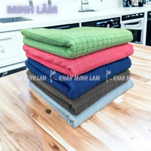 Khi tưởng rằng khăn lau đa năng microfibre luôn không để lại sợi, bất ngờ gặp khó khăn khi lau kính trong thời tiết ẩm - Ảnh 1
